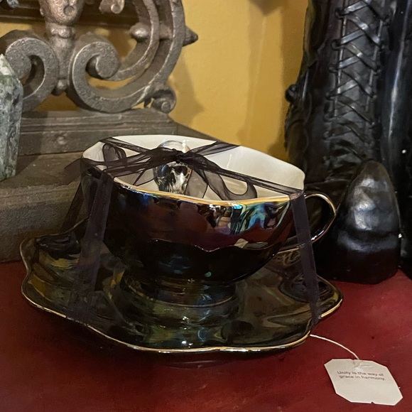 PARK CHATEAU NEW Skull Teacup & Saucer Set Black Iridescent & White W/Gold Trim - Picture 7 of 9